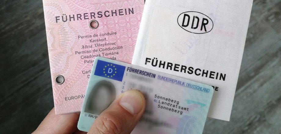 Papierführerscheine und Kartenführerschein